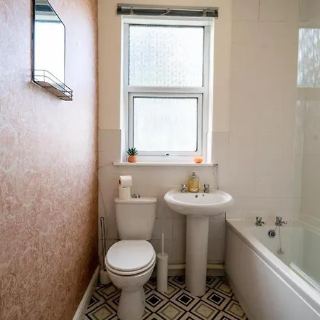 Comfy 1br Flat And Sofa Bed Bristol