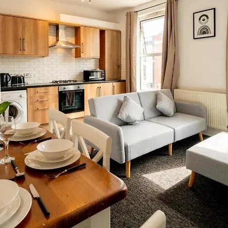 דירה Comfy 1br Flat And Sofa Bed *